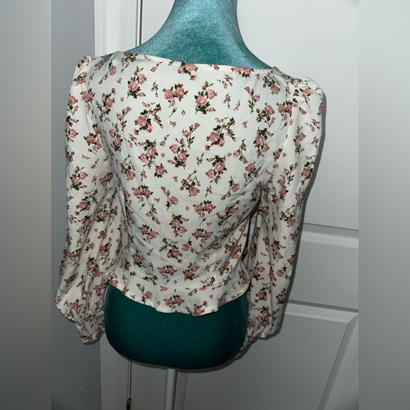 Floral long sleeve top 👚✨ - Picture 9 of 10